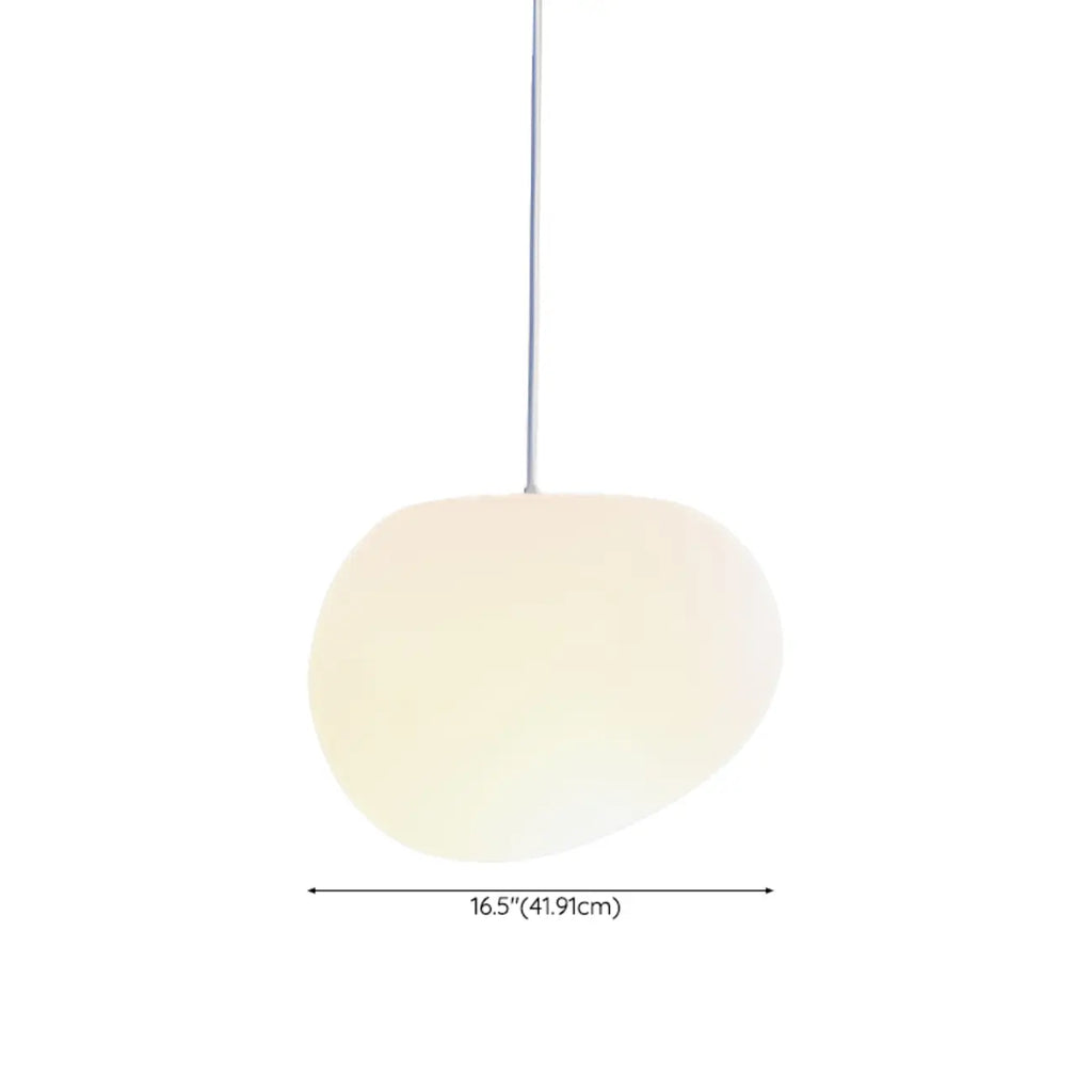 Suspension design en résine crème effet galet pour salle à manger