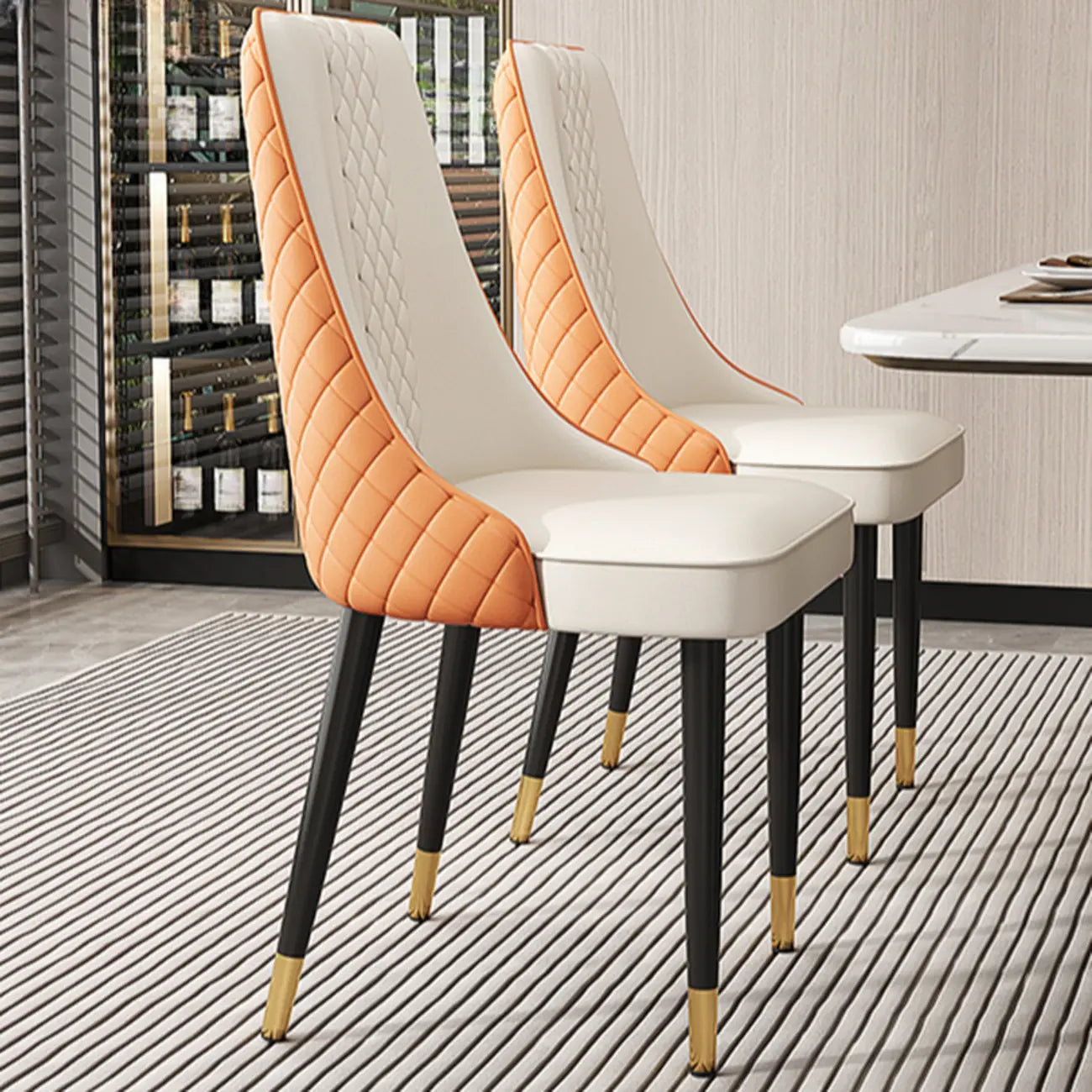 Chaise de salle à manger en similicuir avec dossier haut et accoudoirs inclinés