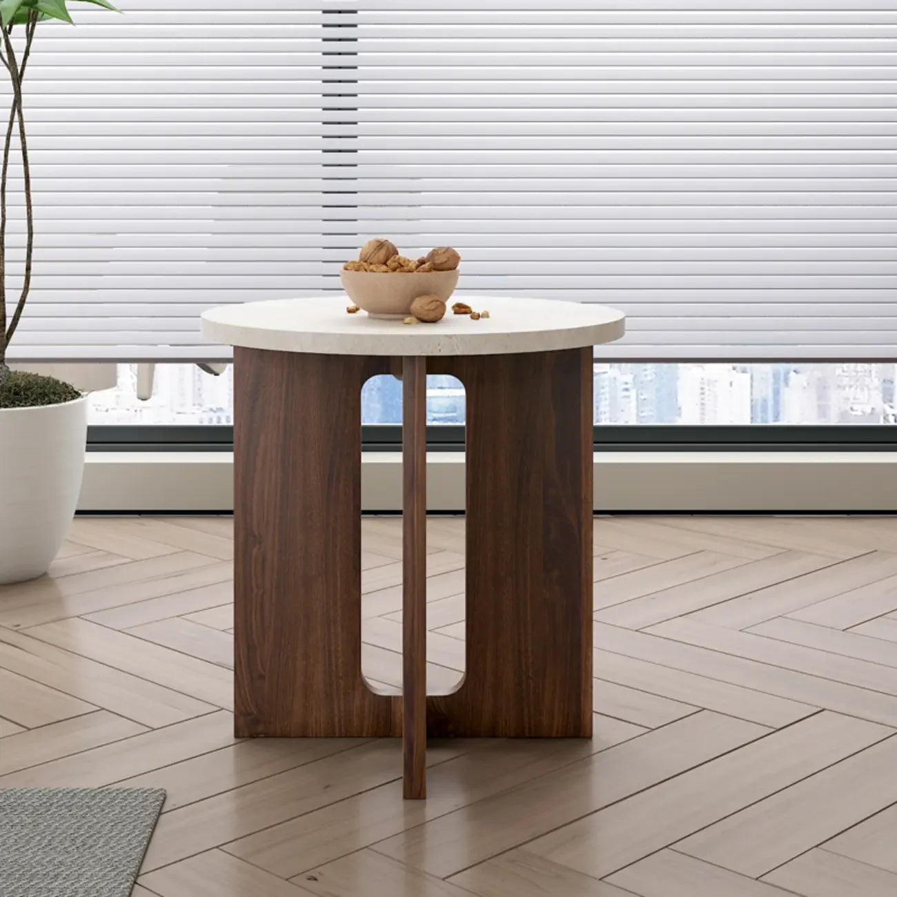 Table d'appoint ronde minimaliste en bois brun pour salon