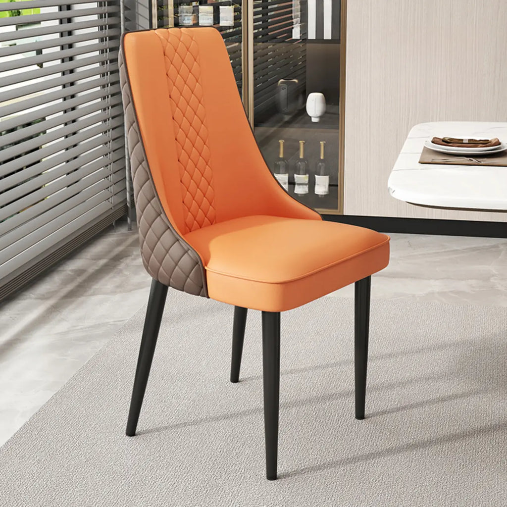 Chaise de salle à manger en similicuir avec dossier haut et accoudoirs inclinés