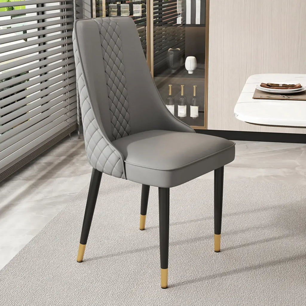 Chaise de salle à manger en similicuir avec dossier haut et accoudoirs inclinés