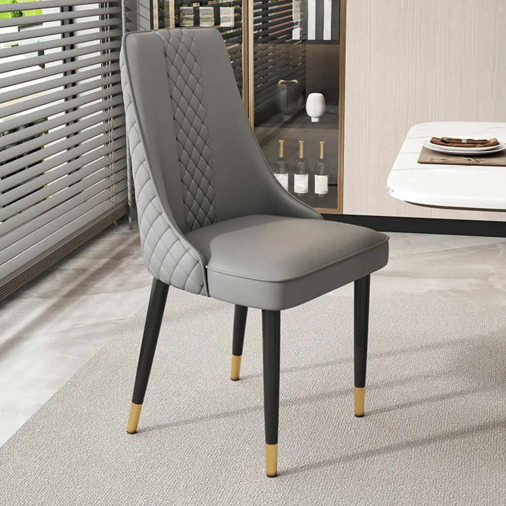 Chaise de salle à manger en similicuir avec dossier haut et accoudoirs inclinés