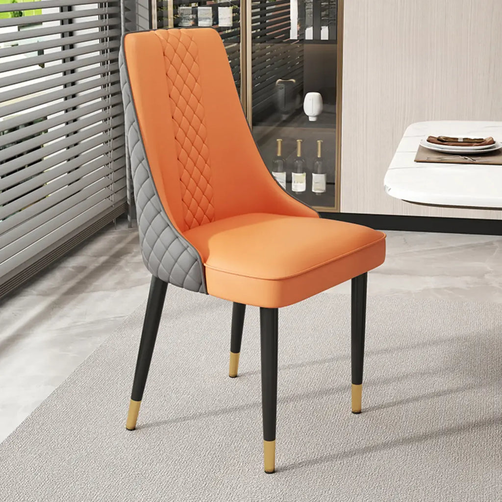 Chaise de salle à manger en similicuir avec dossier haut et accoudoirs inclinés