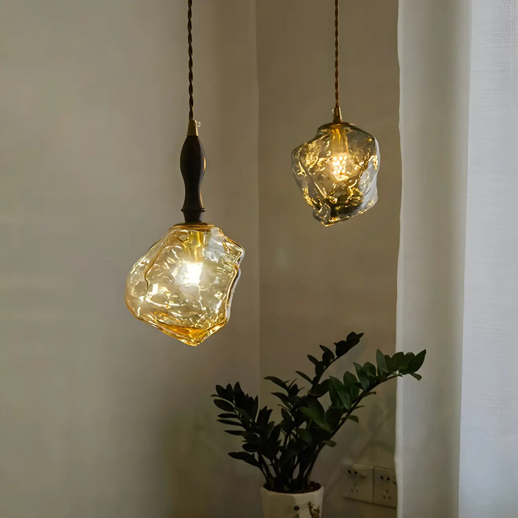 Suspension moderne en cristal ambré irrégulier pour la décoration intérieure