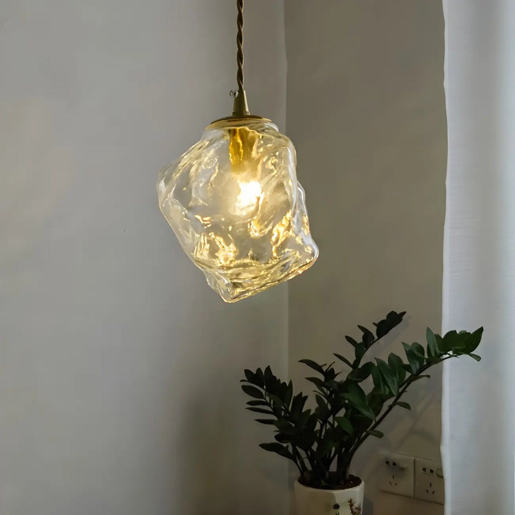Suspension moderne en cristal ambré irrégulier pour la décoration intérieure