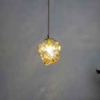Suspension moderne en cristal ambré irrégulier pour la décoration intérieure