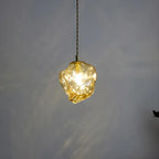Suspension moderne en cristal ambré irrégulier pour la décoration intérieure