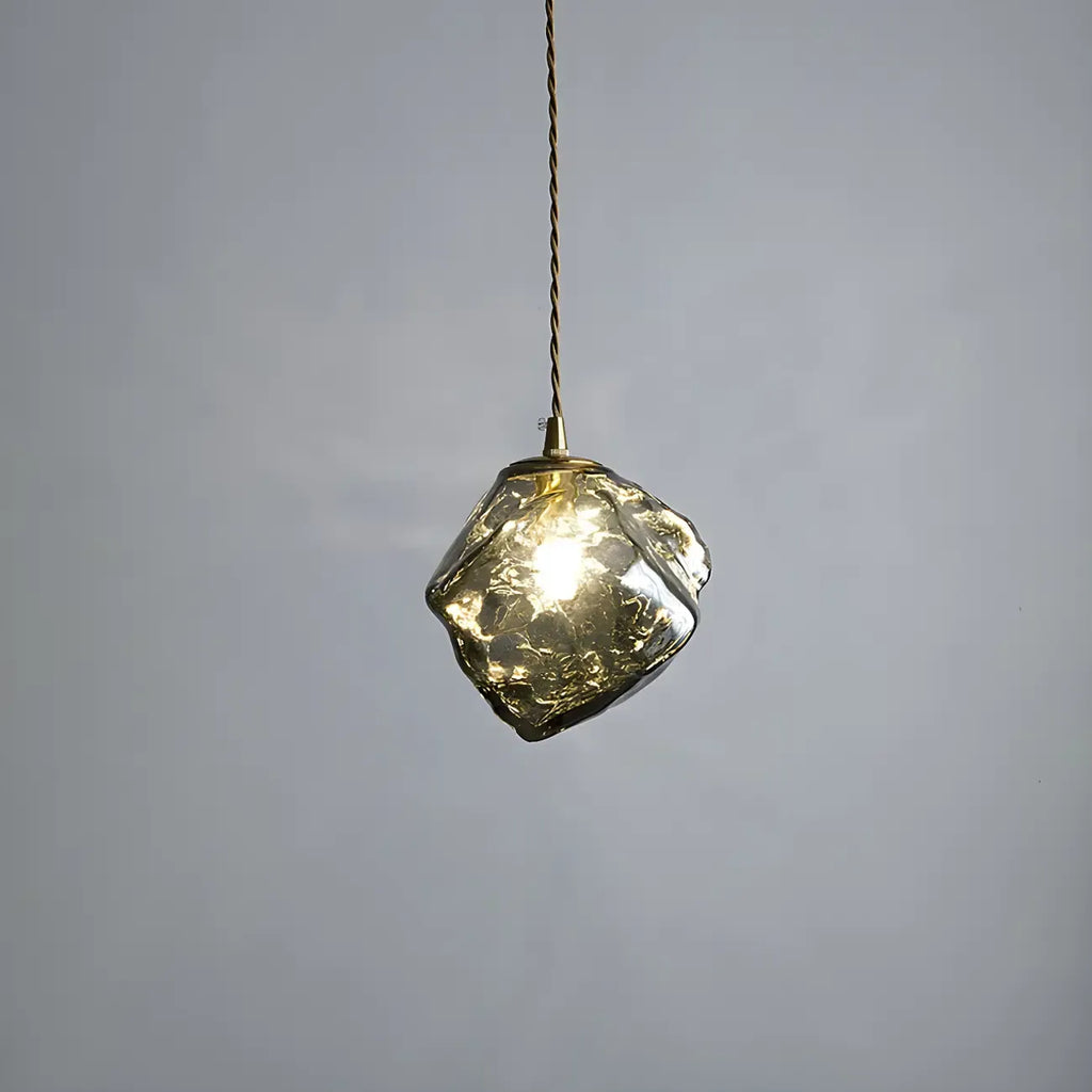 Suspension moderne en cristal ambré irrégulier pour la décoration intérieure