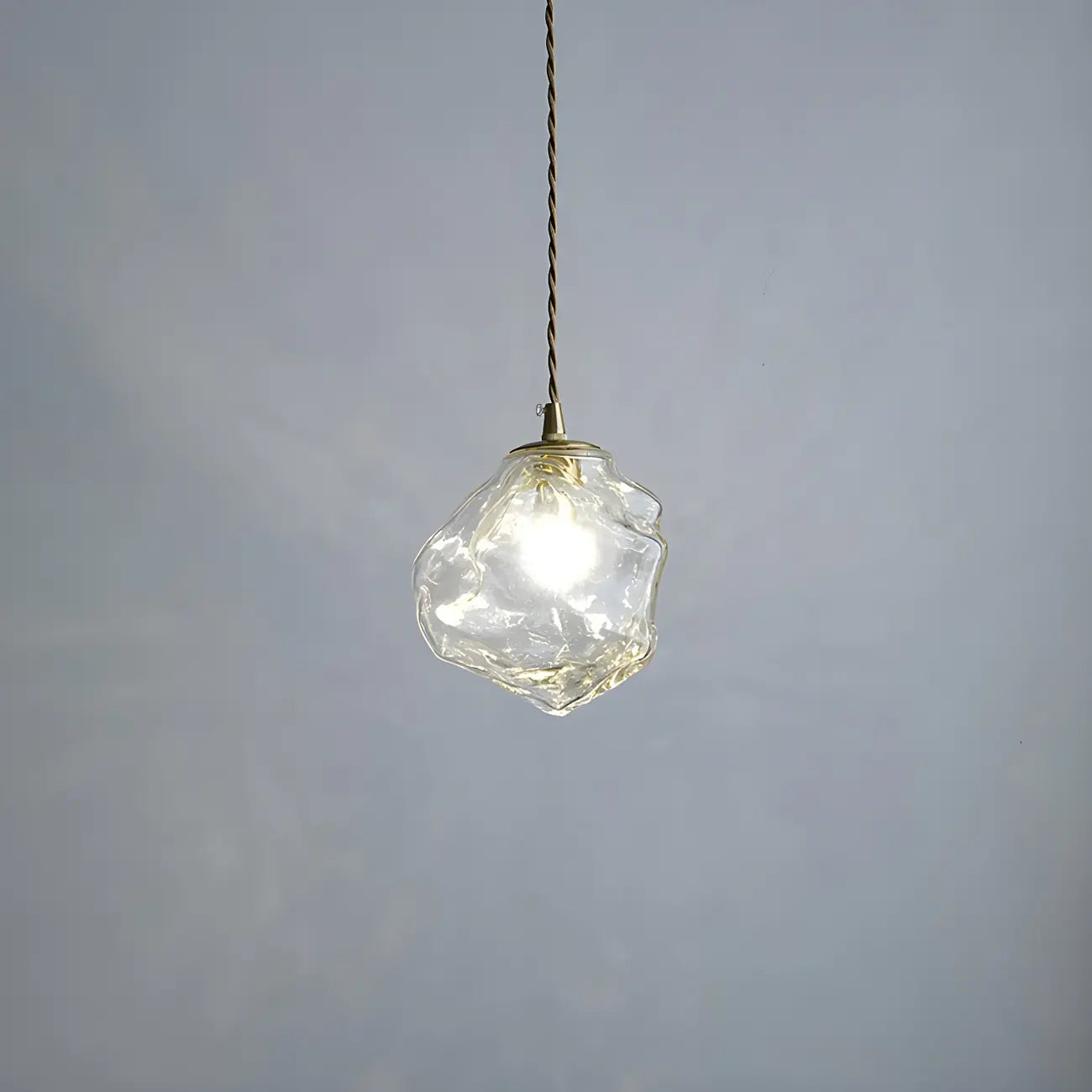 Suspension moderne en cristal ambré irrégulier pour la décoration intérieure