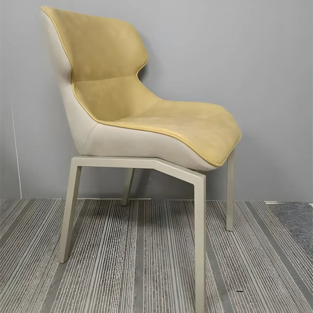 Chaise de salle à manger rembourrée en similicuir camel avec pieds en métal