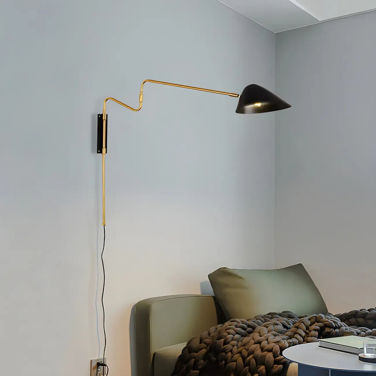 Applique murale à bras articulé en métal noir pour chambre à coucher