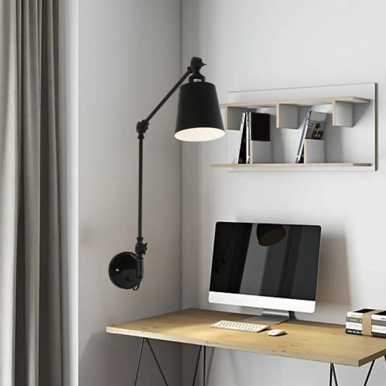 Lampada da parete con braccio orientabile in ferro per comodino/studio