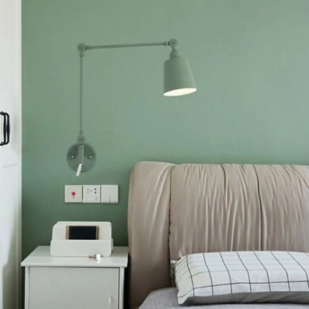 Lampada da parete con braccio orientabile in ferro per comodino/studio