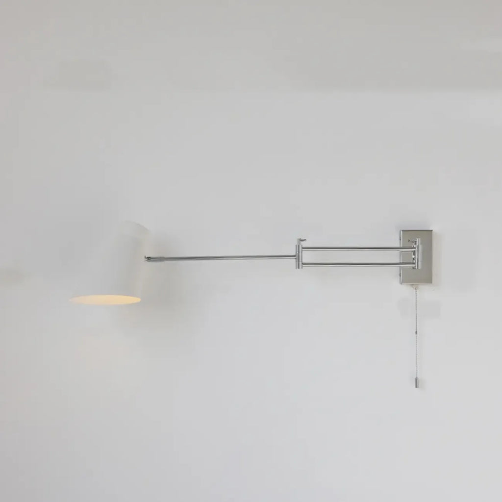 Applique murale minimaliste à bras articulé et chaînette pour la décoration de chambre