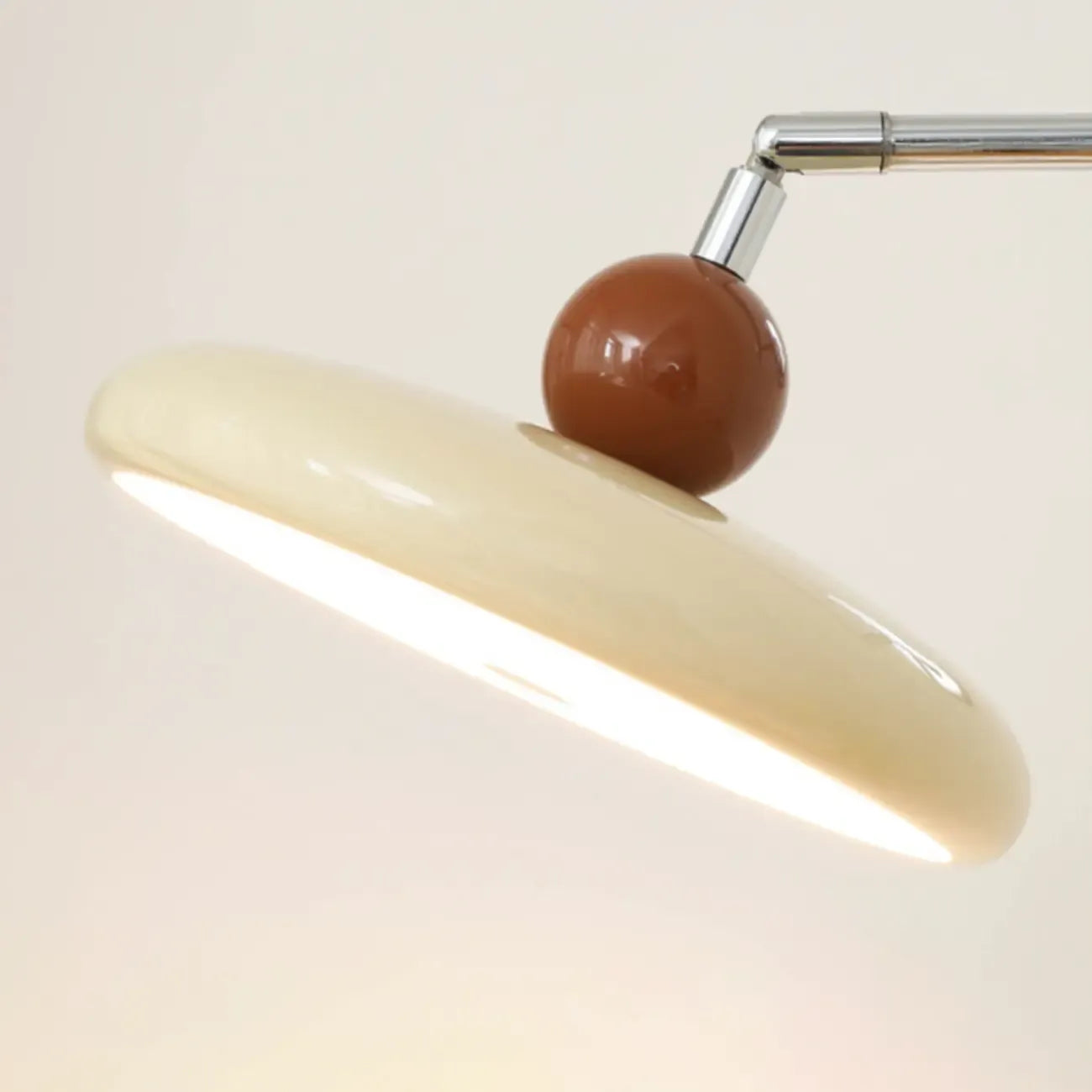 Applique murale élégante en acrylique crème à bras articulé et à intensité variable