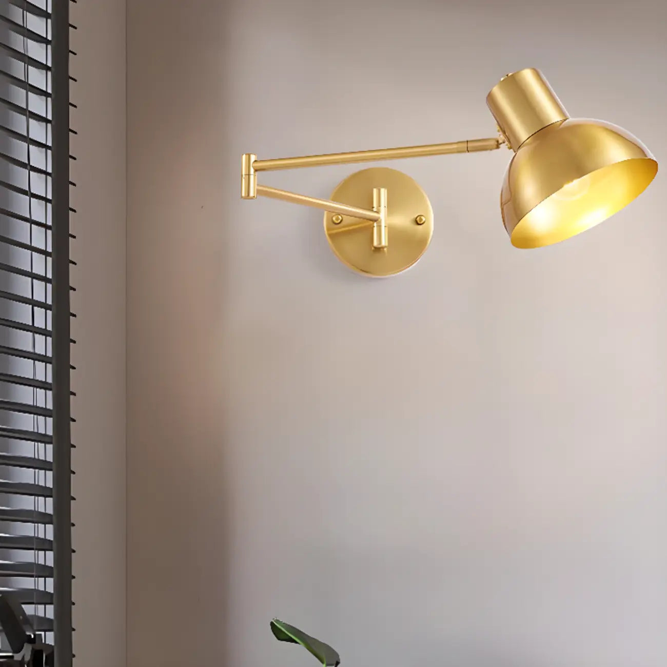 Lampada da parete moderna in ottone con braccio orientabile da 5 a 9 pollici per comodino