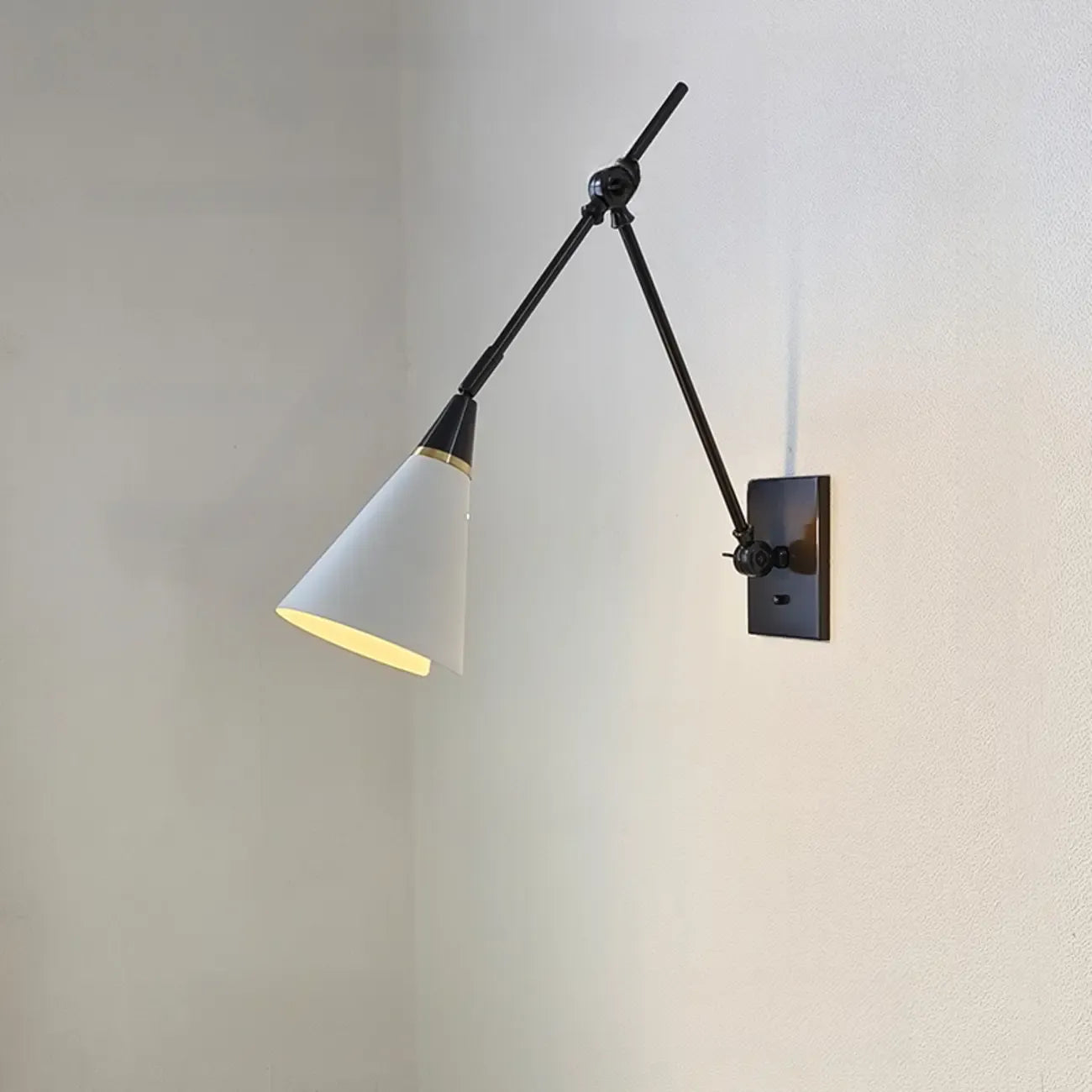 Lampada da parete regolabile da 26'' con braccio orientabile per lettura a bordo letto