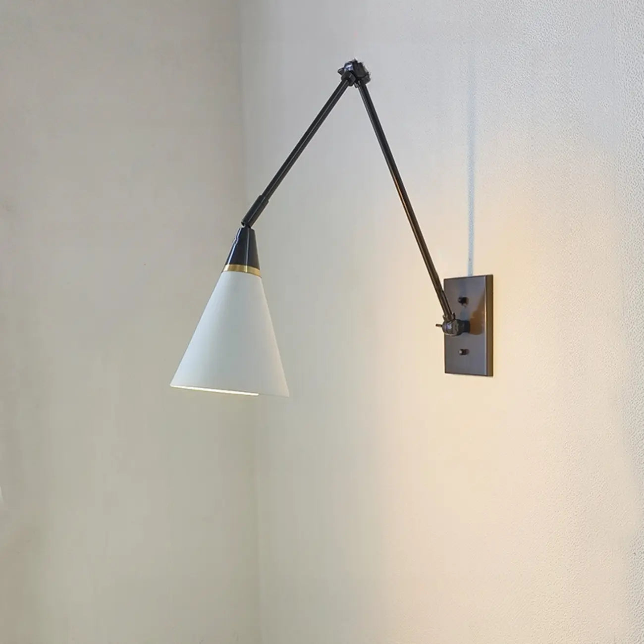 Lampada da parete regolabile da 26'' con braccio orientabile per lettura a bordo letto