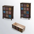 Armoire de rangement en bois brun de style campagnard français avec tiroirs