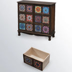Armoire de rangement en bois brun de style campagnard français avec tiroirs