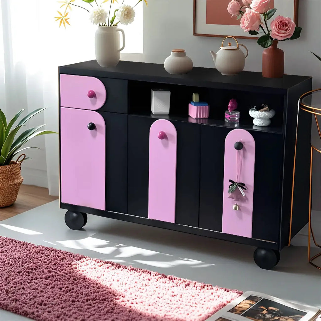 Adorabile mobiletto d'accento viola con mensola esterna