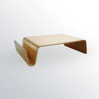 Table basse moderne incurvée en bois brun avec double piétement