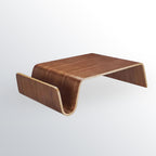Table basse moderne incurvée en bois brun avec double piétement