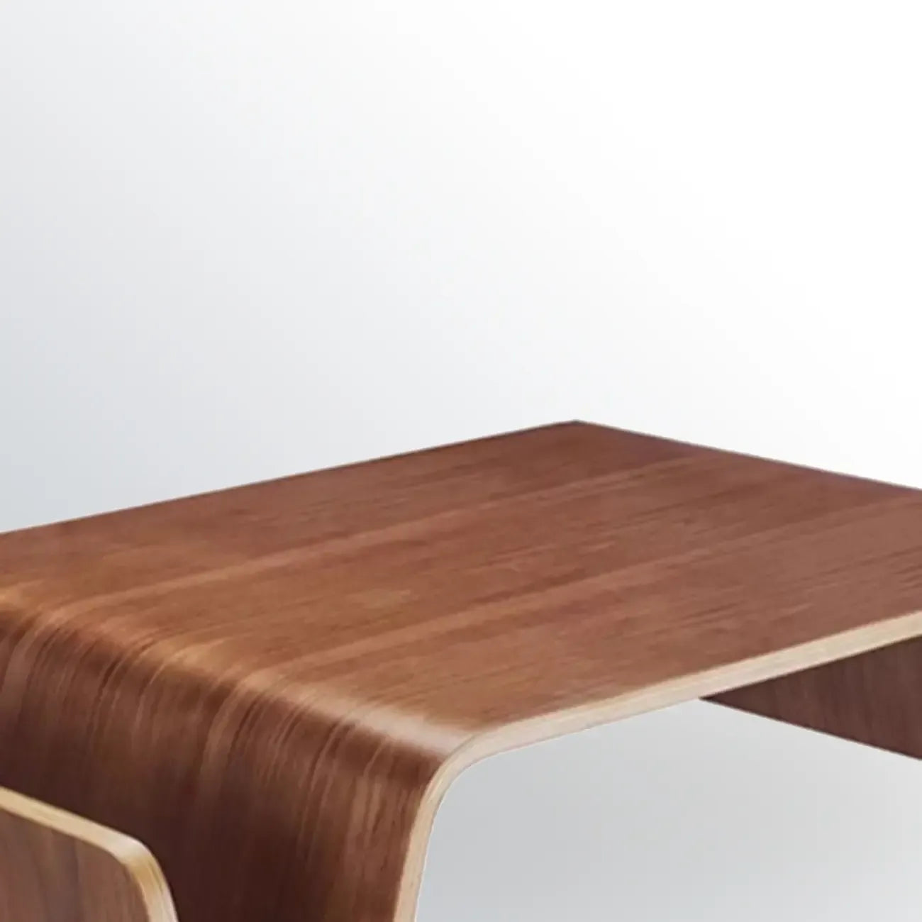 Table basse moderne incurvée en bois brun avec double piétement