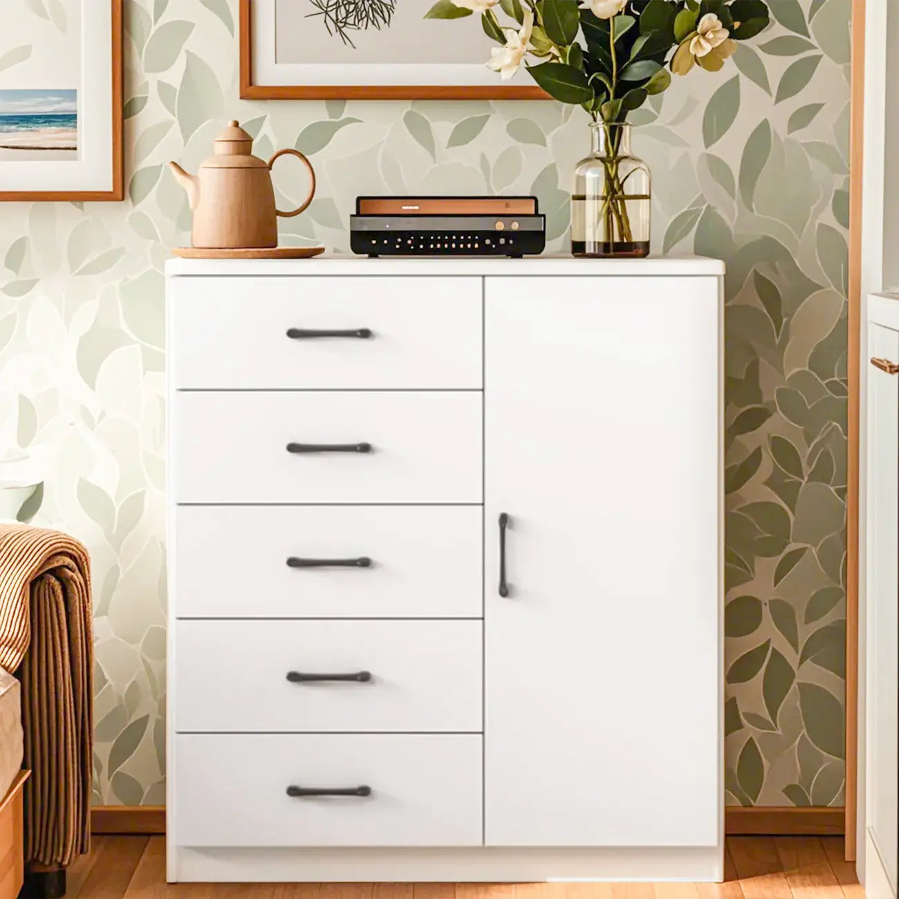 Armoire de rangement blanche minimaliste avec fermeture amortie et tiroirs
