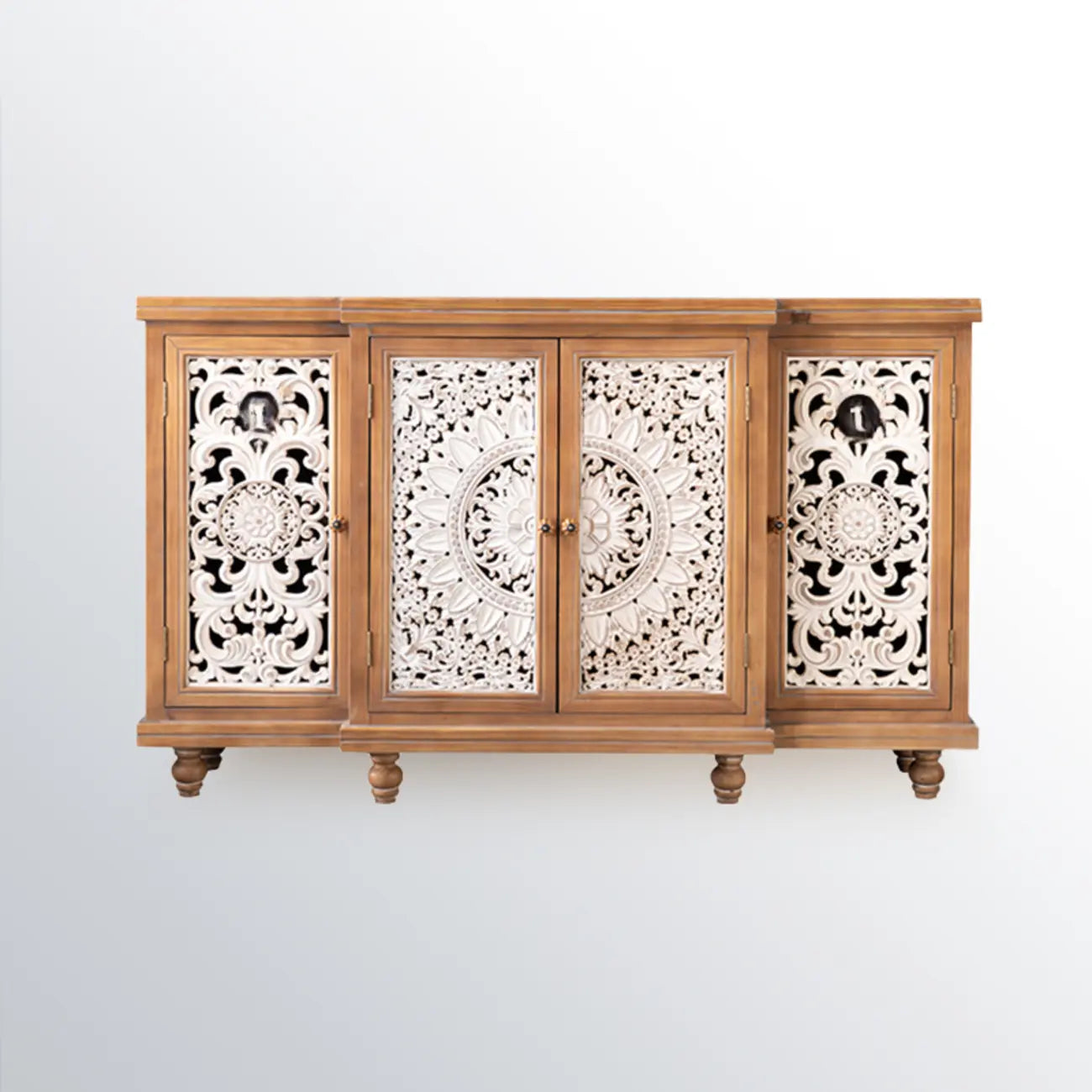 Meuble de style campagnard français pour salon avec portes sculptées