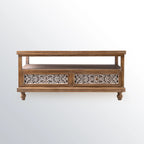 Meuble de style campagnard français pour salon avec portes sculptées