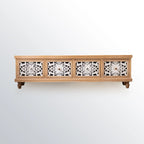 Meuble de style campagnard français pour salon avec portes sculptées