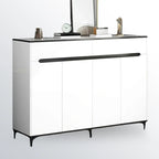 Meuble de cuisine minimaliste en bois blanc avec portes