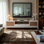 Meuble TV bohème en rotin et bois blanc avec rangement
