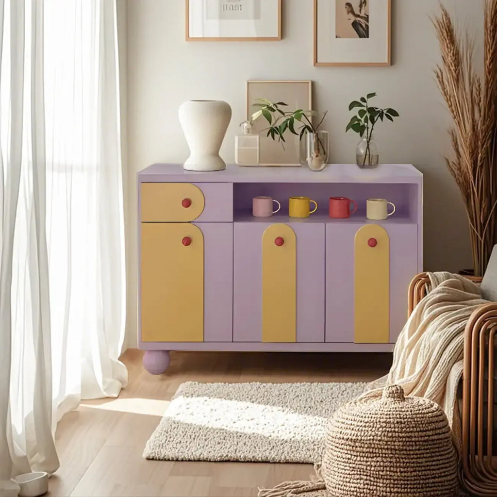 Adorabile mobiletto d'accento viola con mensola esterna