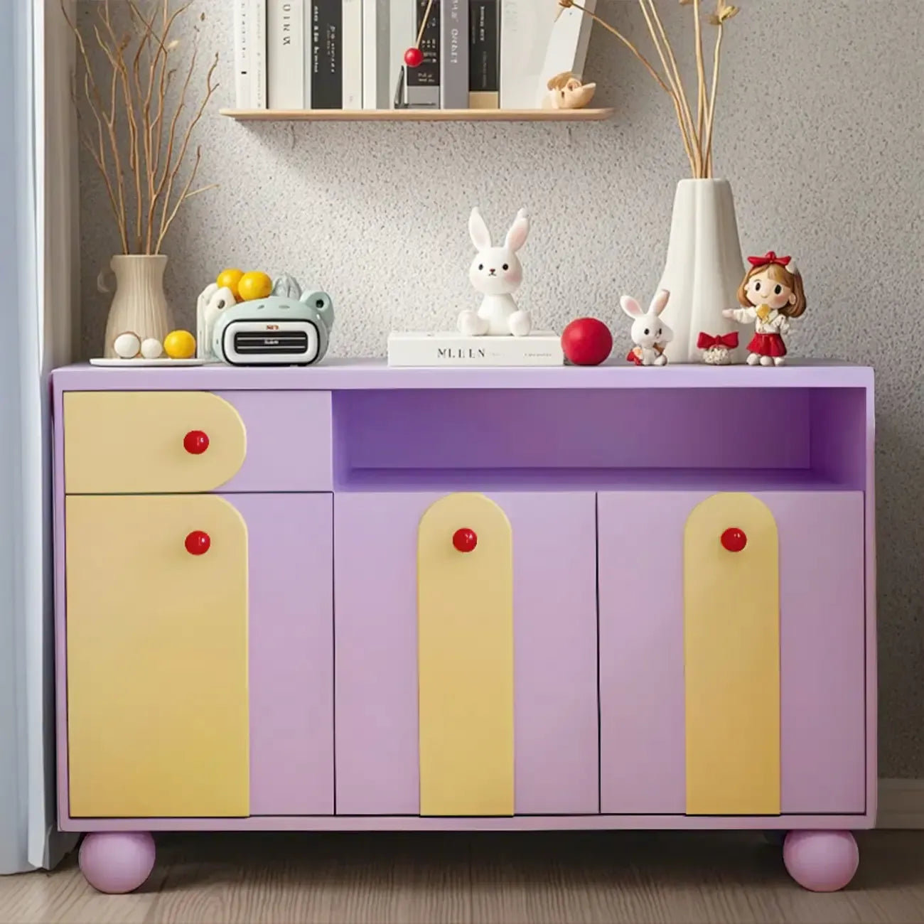 Adorabile mobiletto d'accento viola con mensola esterna