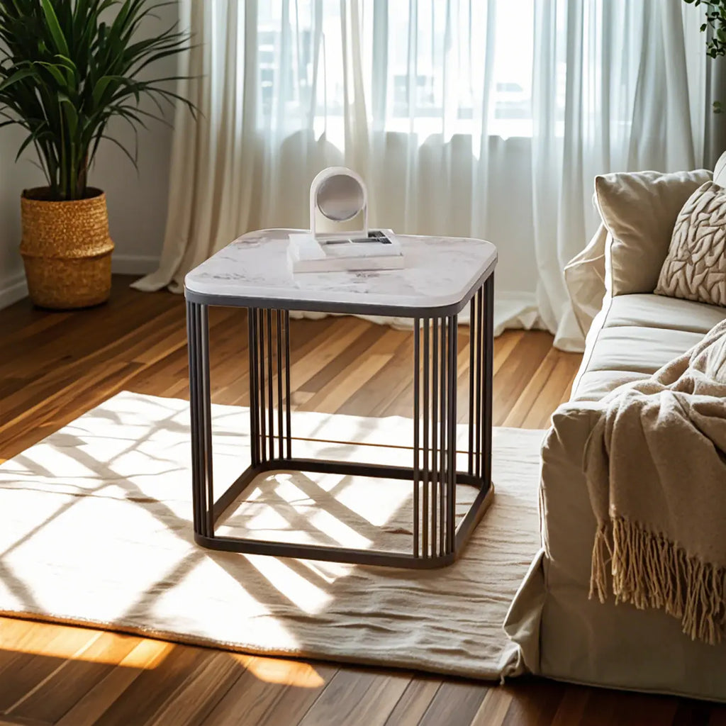 Table d'appoint carrée glamour en métal et marbre pour salon