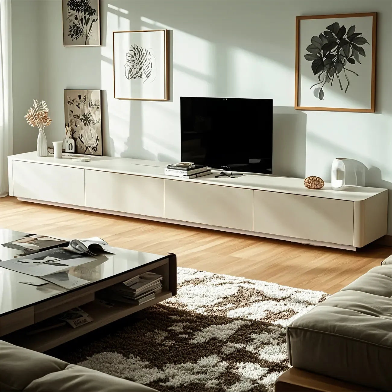 Meuble TV minimaliste en bois blanc avec gestion des câbles