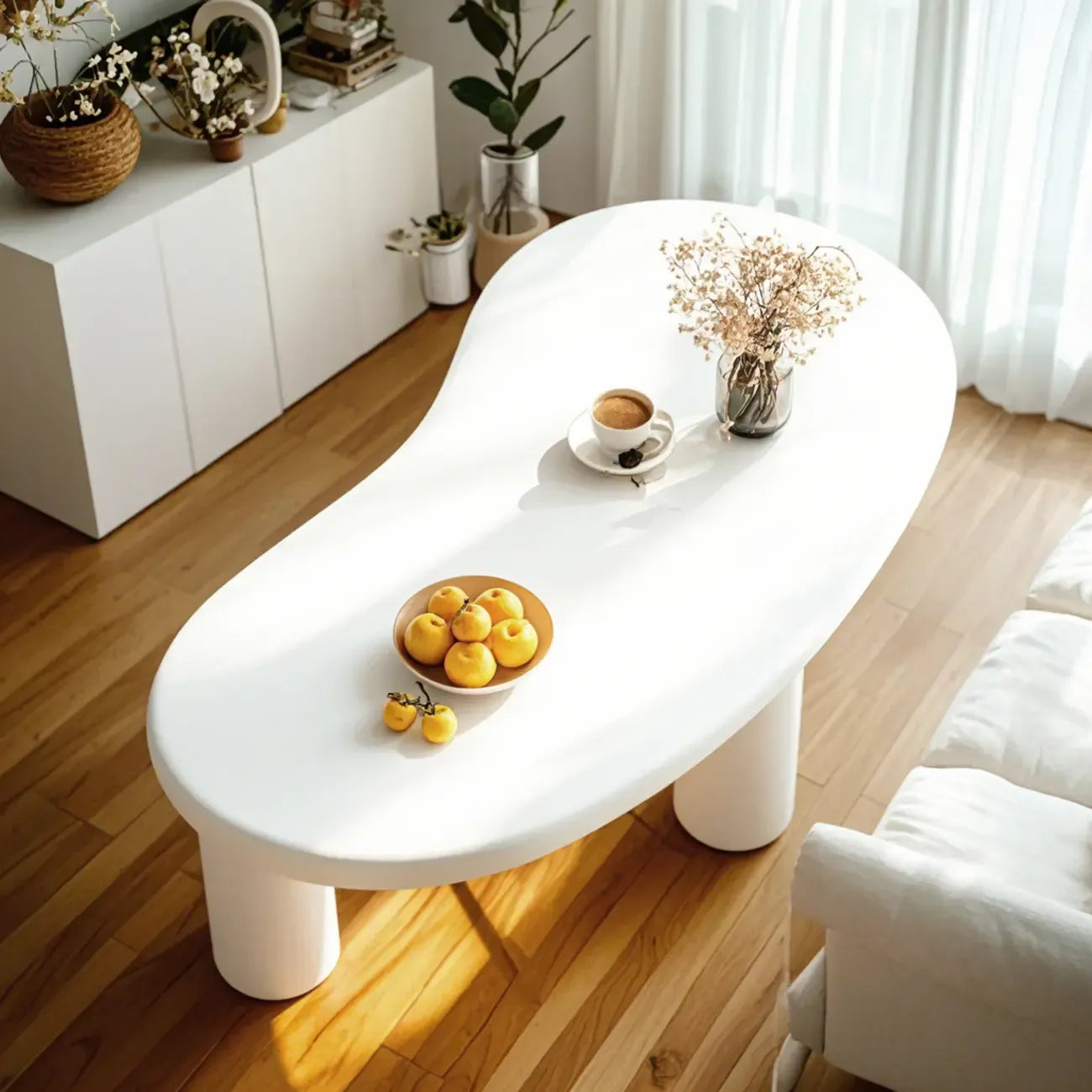 Petite table basse blanche moderne de forme irrégulière, facile à assembler