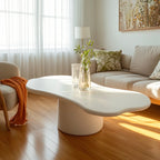 Table basse ovale crème moderne de style minimaliste