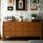Commode minimaliste en bois marron avec tiroirs pour chambre à coucher
