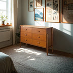 Commode minimaliste en bois marron avec tiroirs pour chambre à coucher