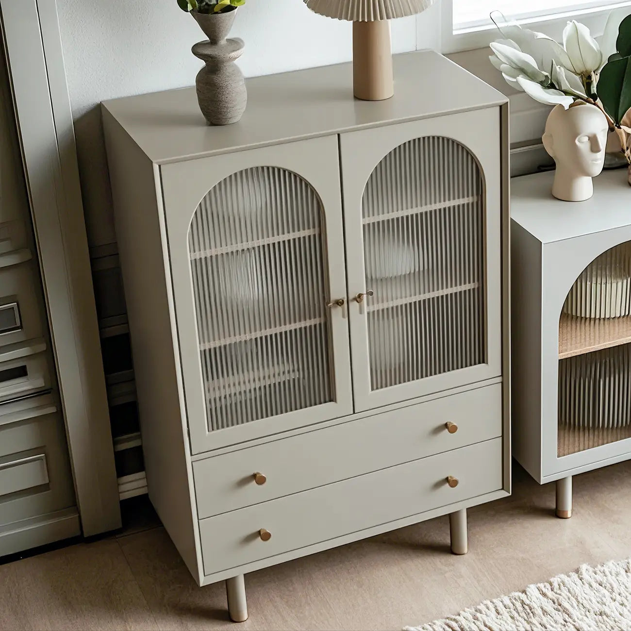 Commode élégante en bois avec étagères et 4 tiroirs