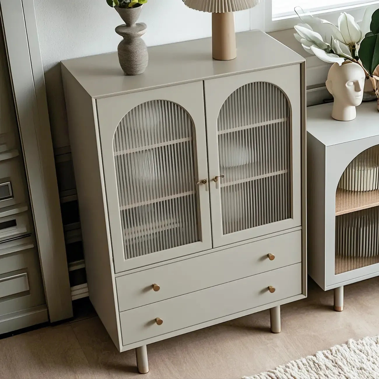 Commode élégante en bois avec étagères et 4 tiroirs