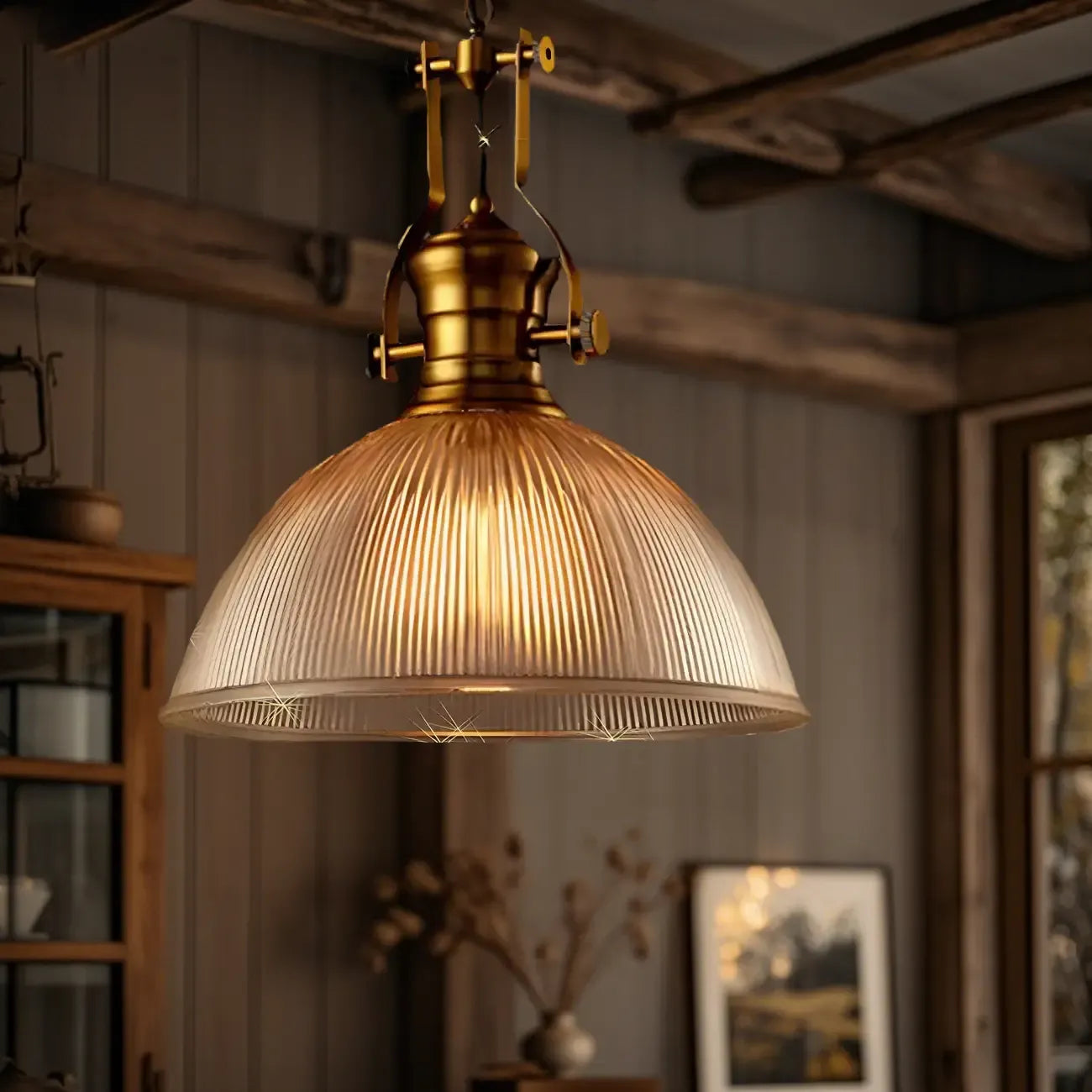 Suspension industrielle en verre ambré à dôme pour usage intérieur