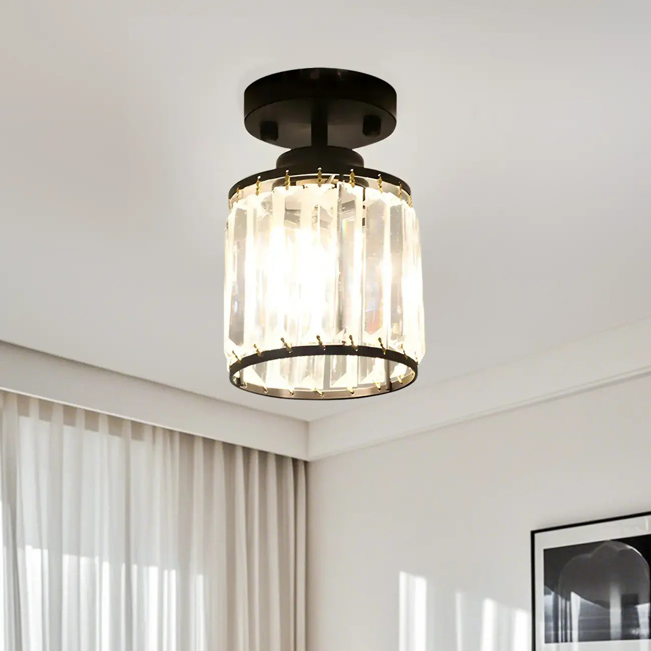 Plafonnier semi-encastré élégant en cristal clair, de forme cylindrique.