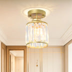 Plafonnier semi-encastré élégant en cristal clair, de forme cylindrique.