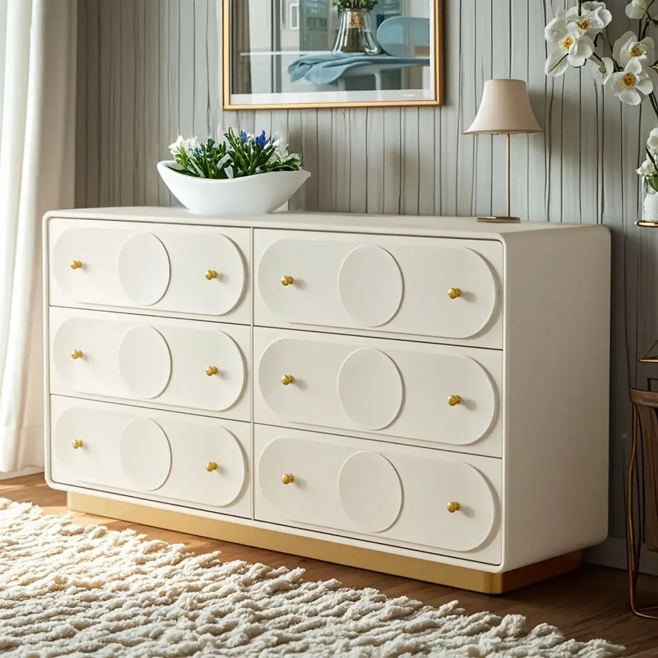 Commode élégante en bois blanc avec tiroirs pour le rangement de la chambre