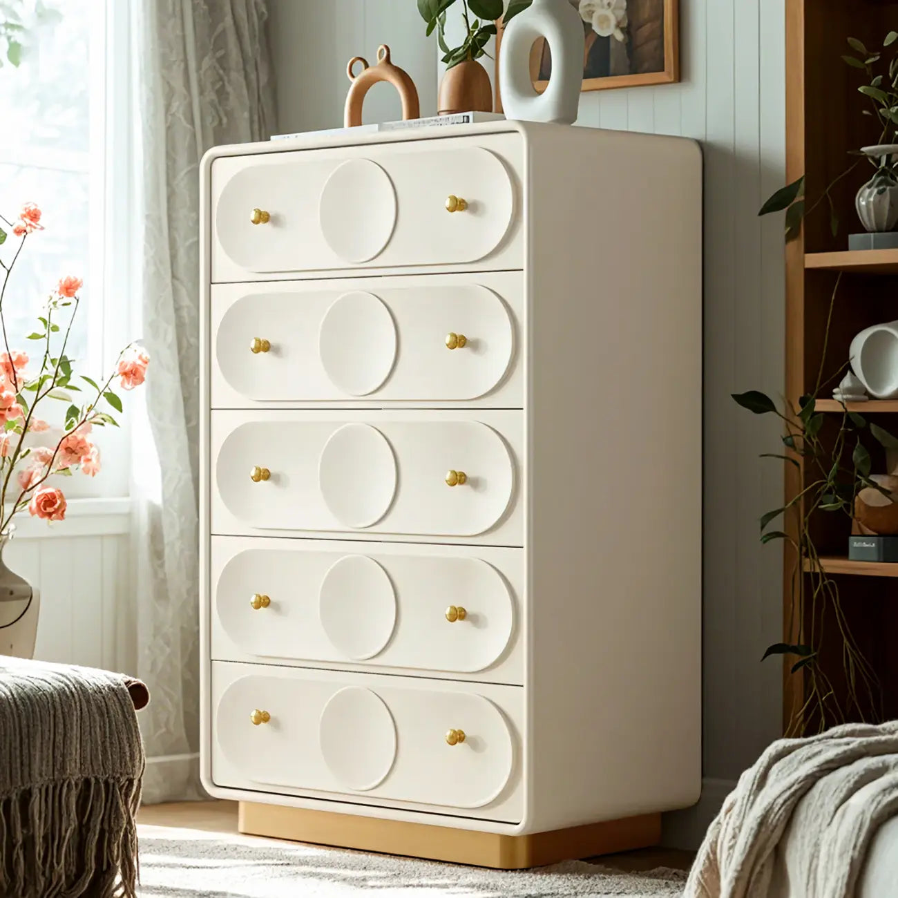 Commode élégante en bois blanc avec tiroirs pour le rangement de la chambre