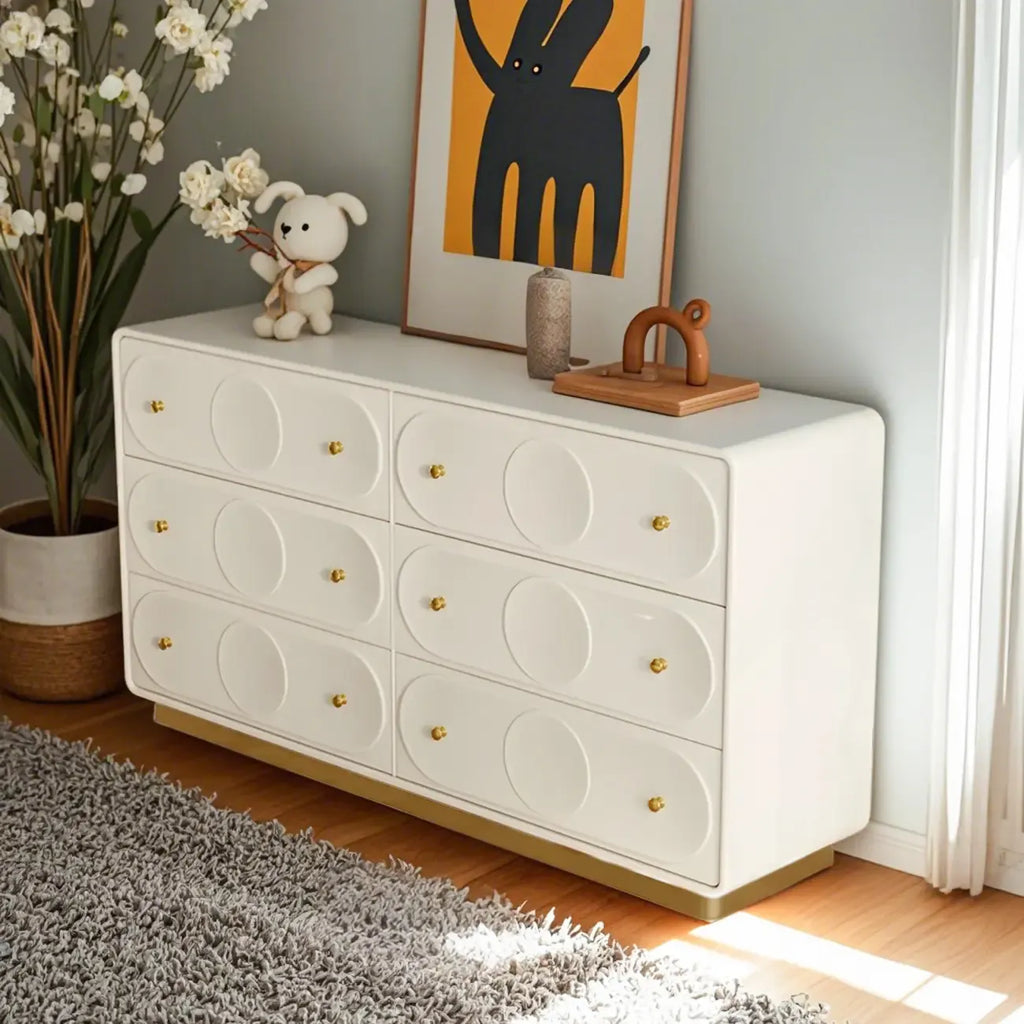 Commode élégante en bois blanc avec tiroirs pour le rangement de la chambre